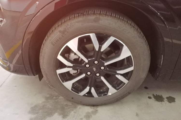 Used Ford Edge 2025 Ford Explorer L 2.0T EcoBoost E-Hybrid Four-Wheel-Drive 7-Seater Supreme Model Left Front Wheel Hub