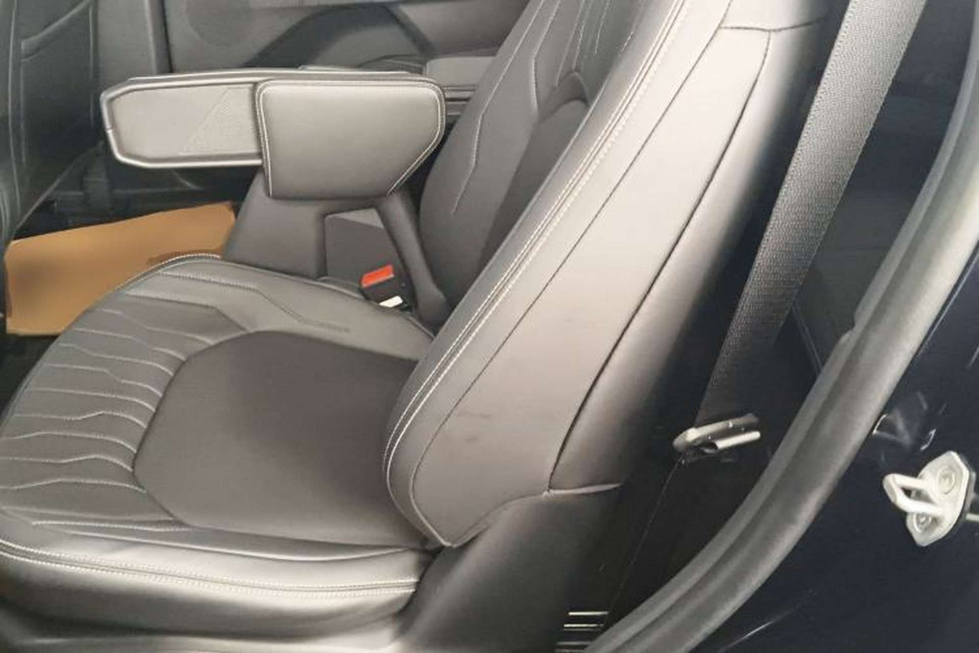 Used Ford Edge 2025 Ford Explorer L 2.0T EcoBoost E-Hybrid Two-Wheel Drive 7-Seater Luxury Model Left Rear Seat