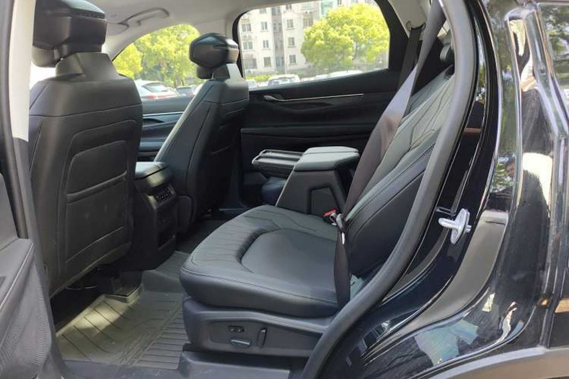 Used Ford Edge 2025 Ford Explorer L 2.0T EcoBoost E-Hybrid Two-Wheel Drive 7-Seater Luxury Model Left Rear Seat
