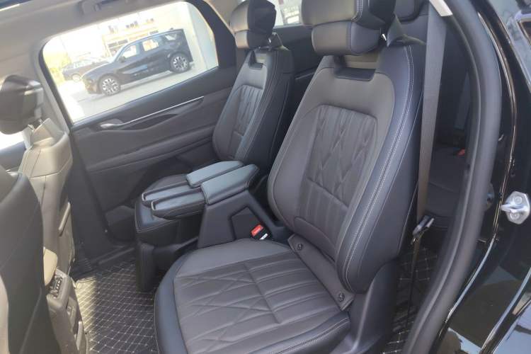 Used Ford Edge 2025 Ford Explorer L 2.0T EcoBoost E-Hybrid Four-Wheel-Drive 7-Seater Supreme Model Left Rear Seat