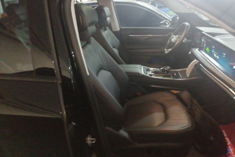 Used Ford Edge 2025 Ford Explorer L 2.0T EcoBoost E-Hybrid Two-Wheel Drive 7-Seater Luxury Model Right Front Seat