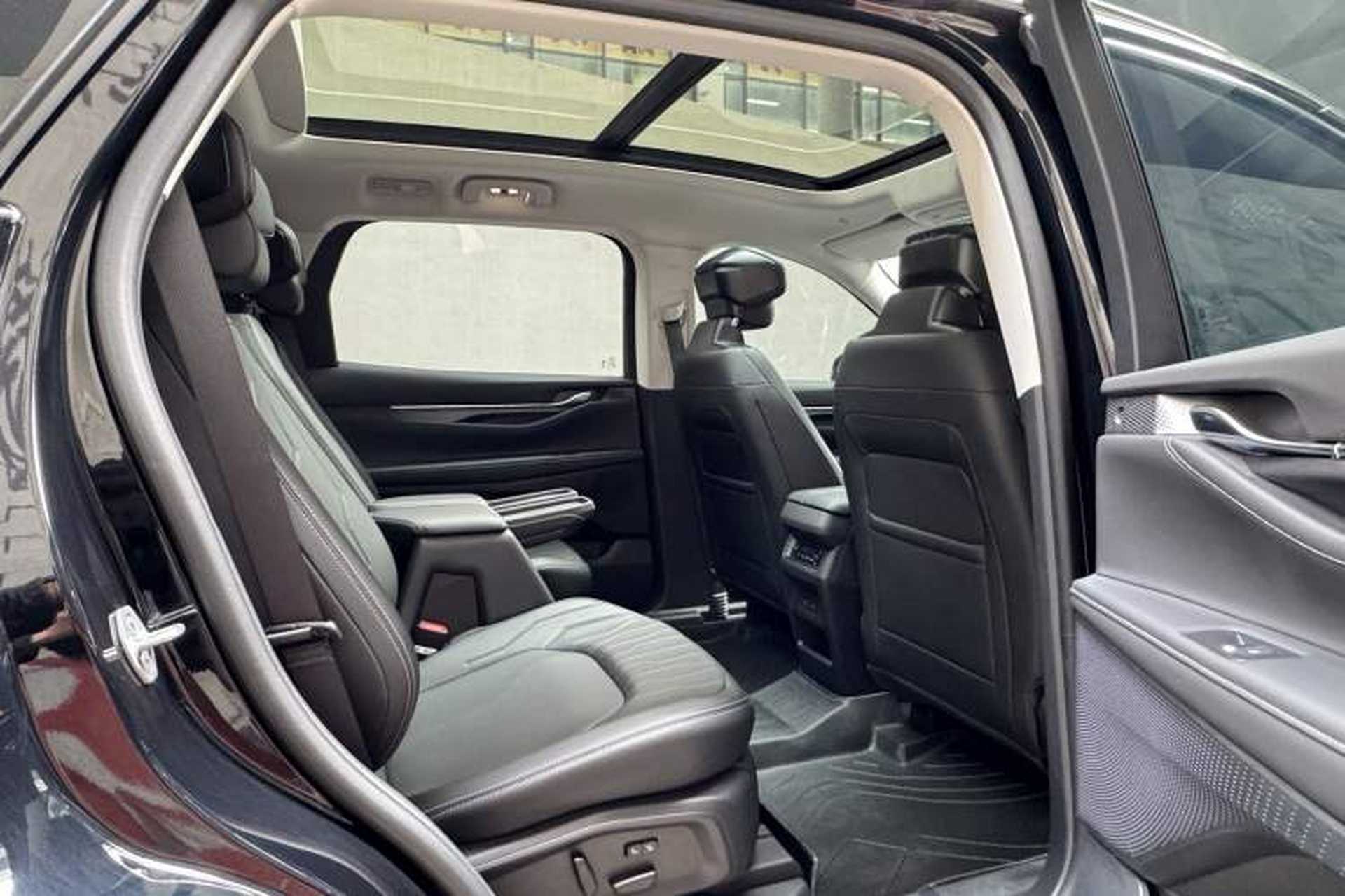 Used Ford Edge 2025 Ford Explorer L 2.0T EcoBoost E-Hybrid Two-Wheel Drive 7-Seater Luxury Model Right Front Seat