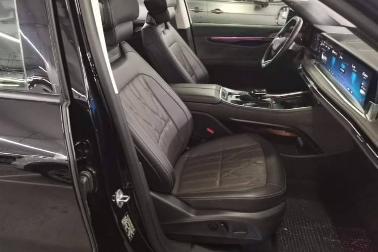Used Ford Edge 2025 Ford Explorer L 2.0T EcoBoost E-Hybrid Four-Wheel-Drive 7-Seater Supreme Model Right Front Seat