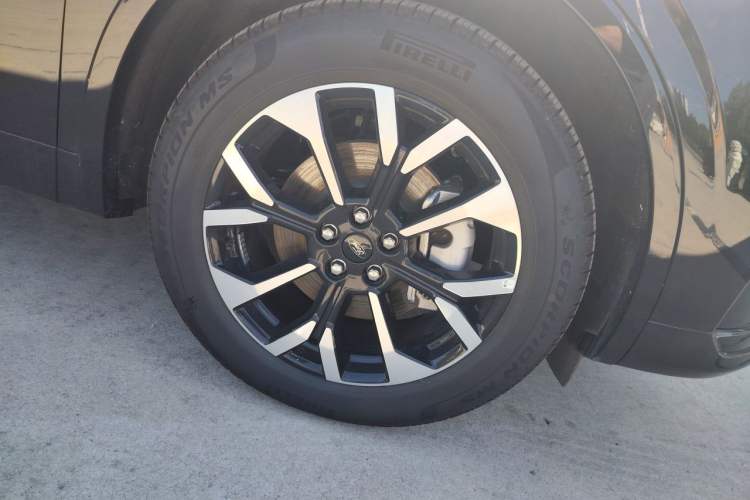 Used Ford Edge 2025 Ford Explorer L 2.0T EcoBoost E-Hybrid Four-Wheel-Drive 7-Seater Supreme Model Right Front Wheel Hub
