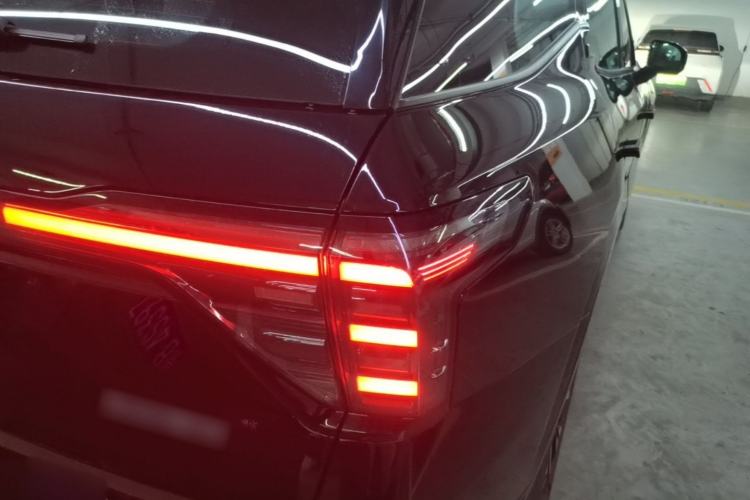 Used Ford Edge 2025 Ford Explorer L 2.0T EcoBoost E-Hybrid Four-Wheel-Drive 7-Seater Supreme Model Right Rear Taillight