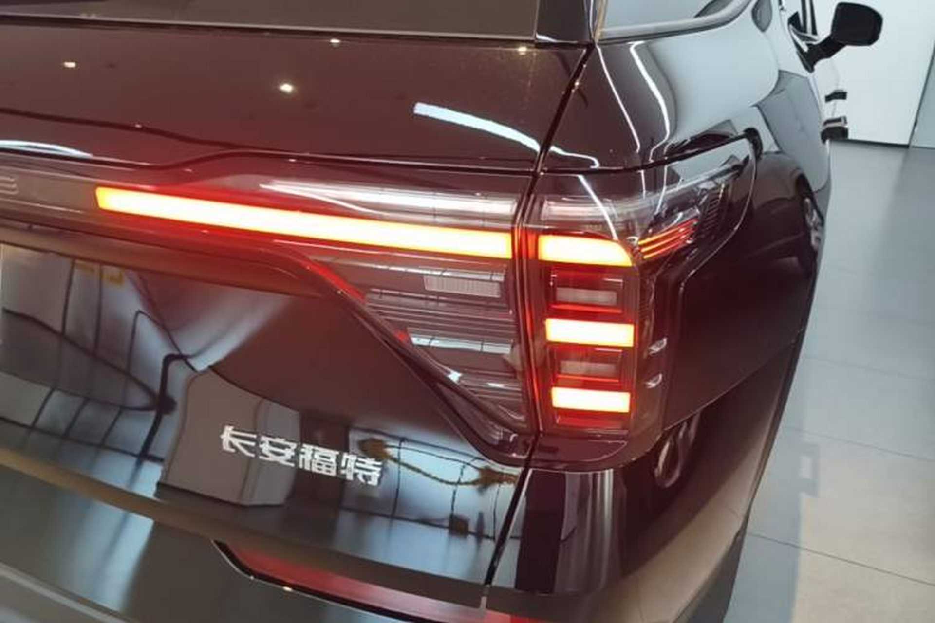 Used Ford Edge 2025 Escape L 2.0T EcoBoost Two-Wheel Drive 7-Seater Luxury Model Right Rear Taillight