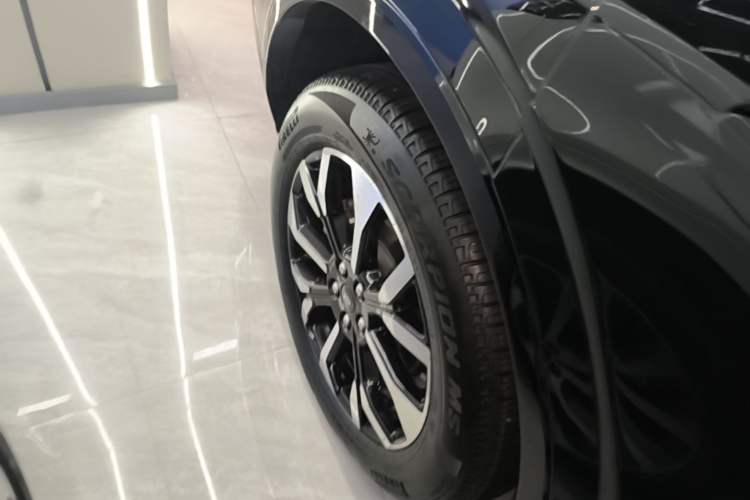 Used Ford Edge 2025 Ford Explorer L 2.0T EcoBoost Four-Wheel Drive 7-Seater Supreme Model Right Rear Wheel Hub