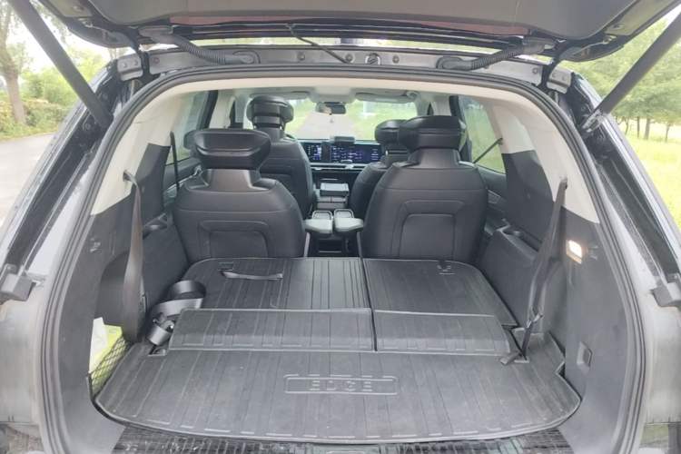 Used Ford Edge 2025 Escape L 2.0T EcoBoost Two-Wheel Drive 7-Seater Luxury Model Trunk