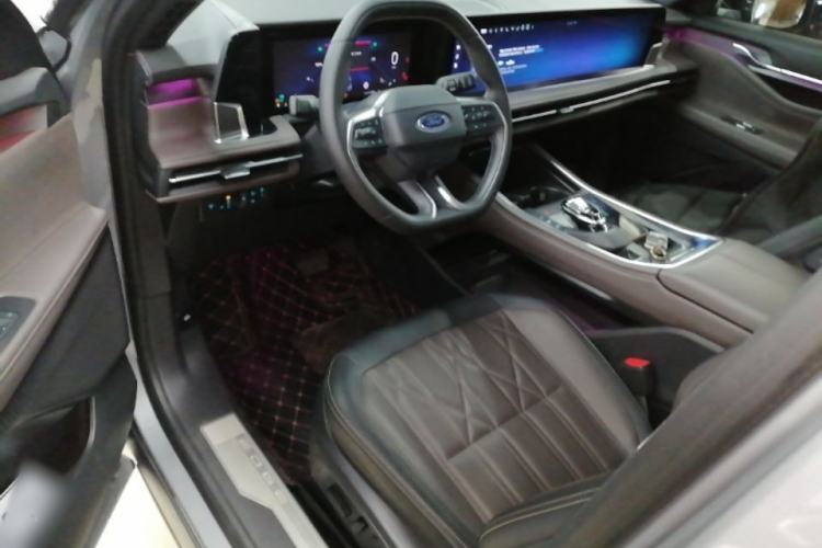 Used Ford Edge 2025 Ford Explorer L 2.0T EcoBoost E-Hybrid Four-Wheel-Drive 7-Seater Supreme Model Center Console
