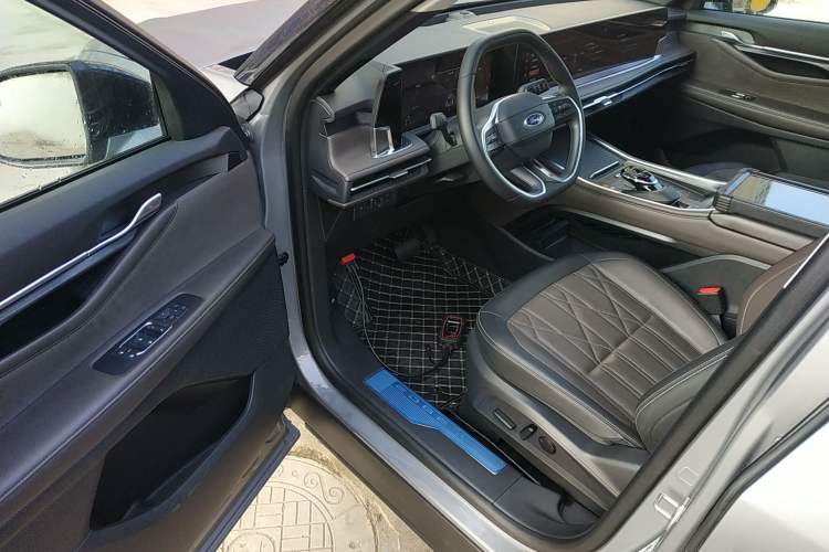 Used Ford Edge 2025 Ford Explorer L 2.0T EcoBoost E-Hybrid Four-Wheel-Drive 7-Seater Supreme Model Driver Seat