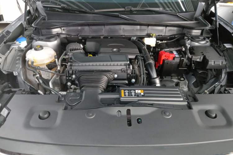 Used Ford Edge 2025 Escape L 2.0T EcoBoost Two-Wheel Drive 7-Seater Luxury Model Engine Bay