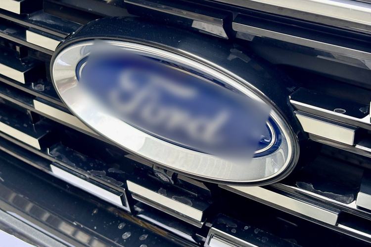 Used Ford Edge 2025 Ford Explorer L 2.0T EcoBoost E-Hybrid Two-Wheel Drive 7-Seater Luxury Model Exterior 11