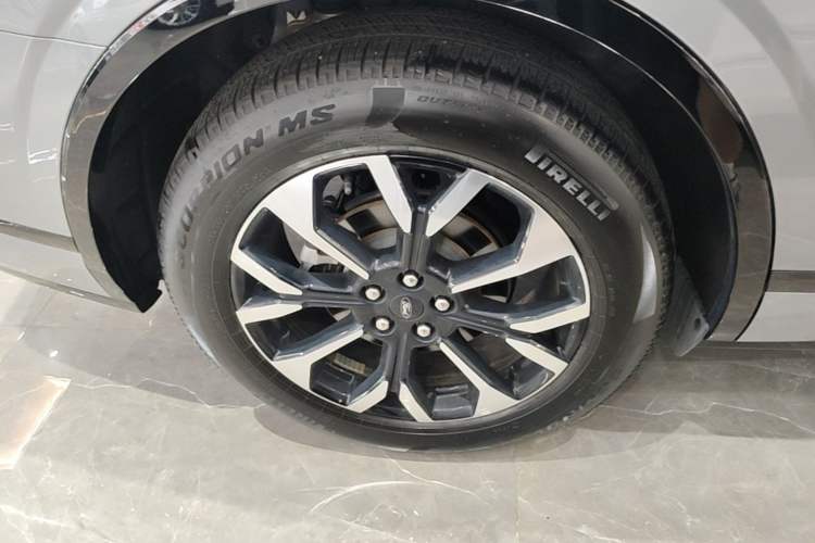 Used Ford Edge 2025 Ford Explorer L 2.0T EcoBoost E-Hybrid Four-Wheel-Drive 7-Seater Supreme Model Exterior 5