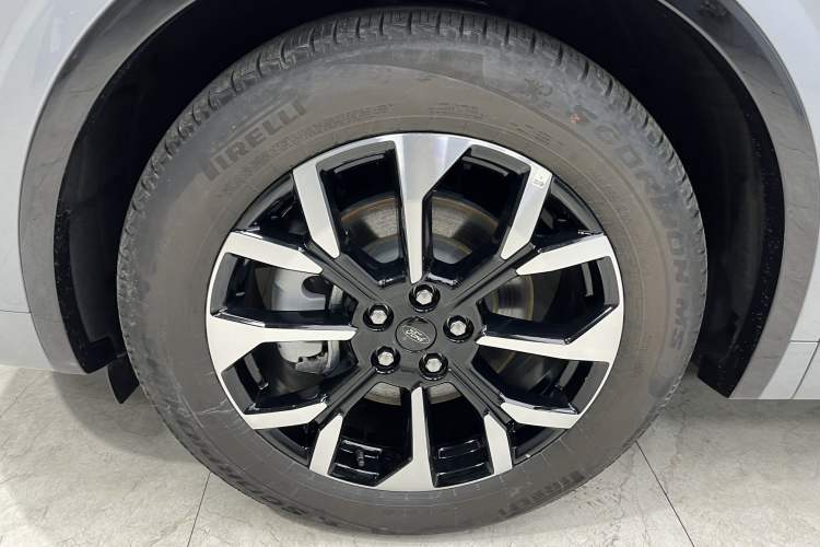 Used Ford Edge 2025 Ford Explorer L 2.0T EcoBoost E-Hybrid Four-Wheel-Drive 7-Seater Supreme Model Exterior 7
