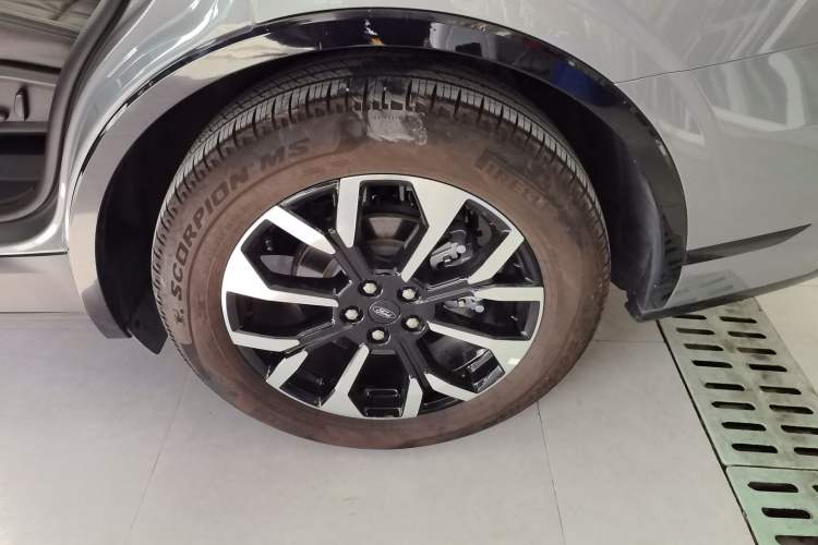 Used Ford Edge 2025 Ford Explorer L 2.0T EcoBoost E-Hybrid Four-Wheel-Drive 7-Seater Supreme Model Exterior 8