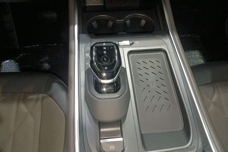 Used Ford Edge 2025 Ford Explorer L 2.0T EcoBoost E-Hybrid Four-Wheel-Drive 7-Seater Supreme Model Gear Lever