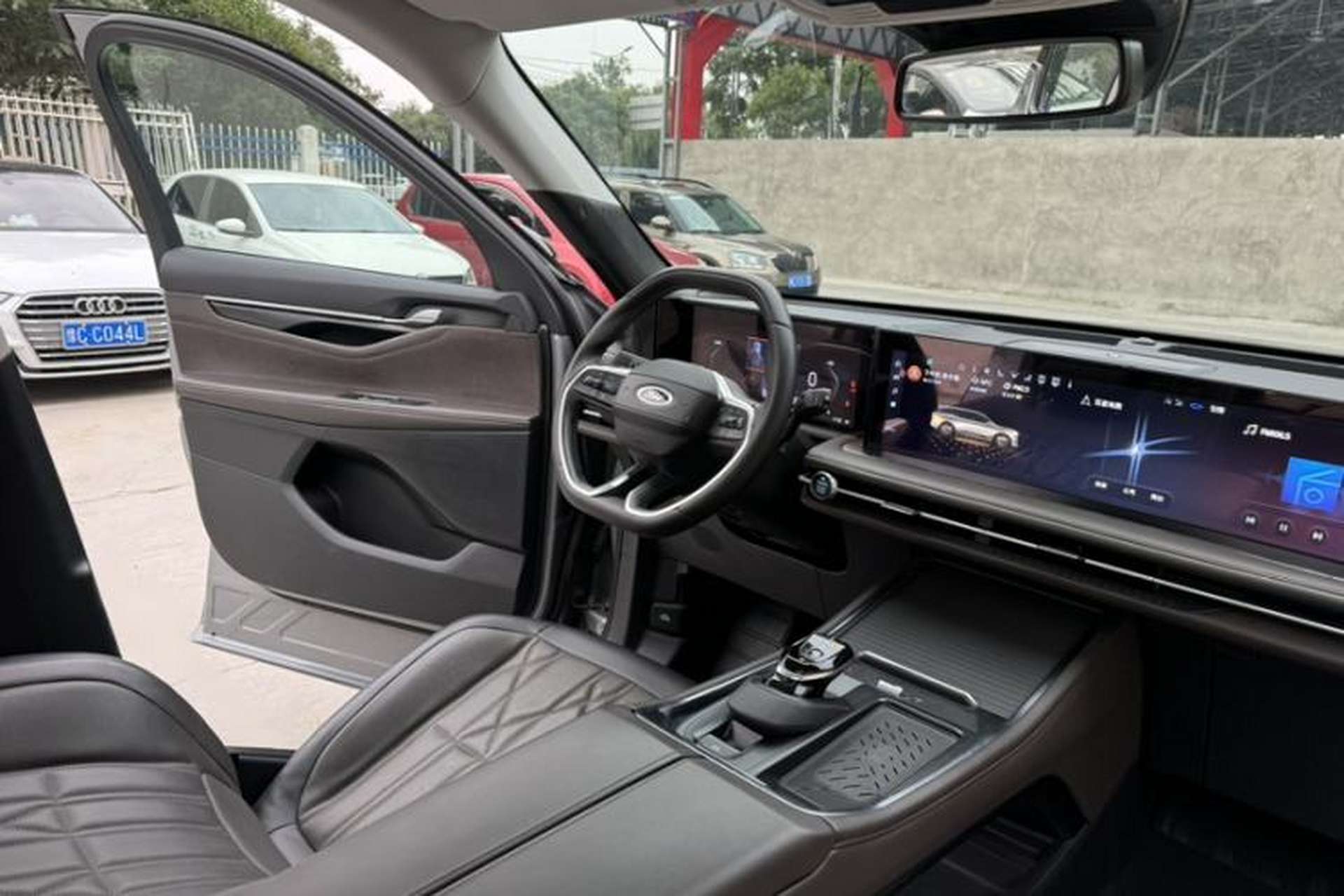 Used Ford Edge 2025 Ford Explorer L 2.0T EcoBoost E-Hybrid Four-Wheel-Drive 7-Seater Supreme Model Gear Lever