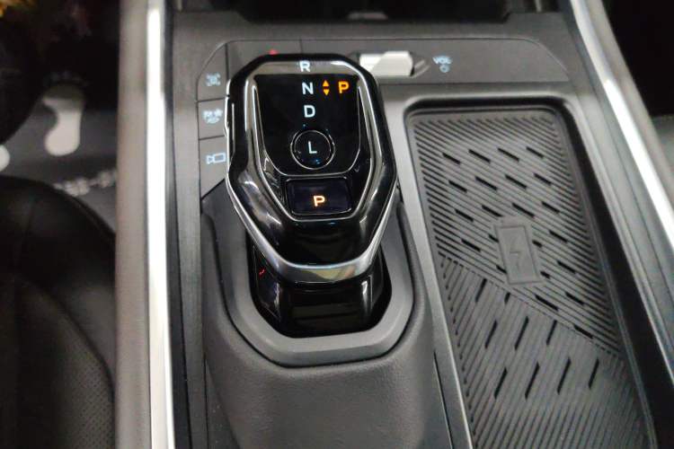 Used Ford Edge 2025 Ford Explorer L 2.0T EcoBoost E-Hybrid Four-Wheel-Drive 7-Seater Supreme Model Gear Lever