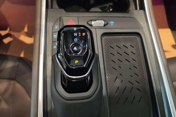 Used Ford Edge 2025 Ford Explorer L 2.0T EcoBoost E-Hybrid Four-Wheel-Drive 7-Seater Supreme Model Gear Lever