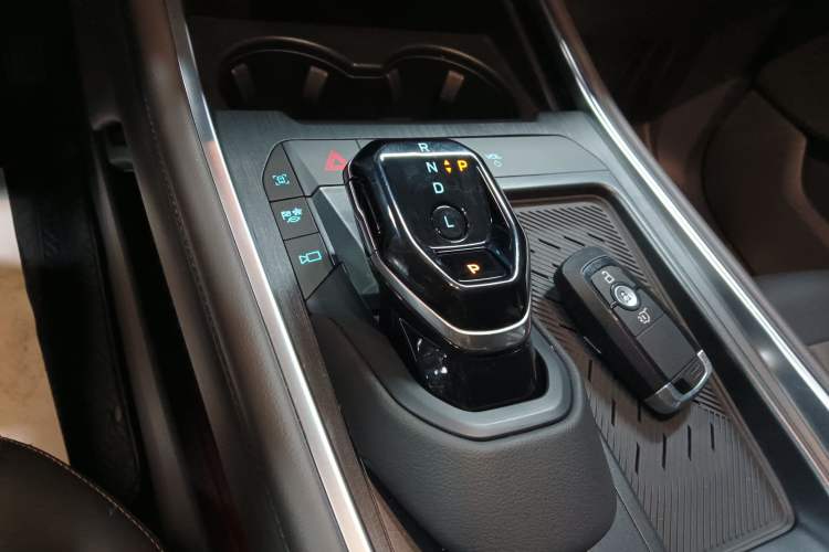 Used Ford Edge 2025 Ford Explorer L 2.0T EcoBoost E-Hybrid Four-Wheel-Drive 7-Seater Supreme Model Gear Lever