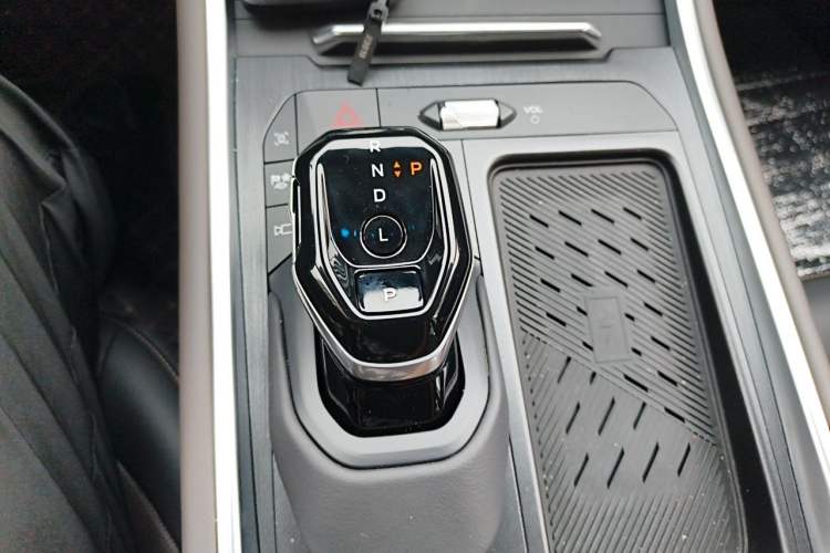 Used Ford Edge 2025 Ford Explorer L 2.0T EcoBoost E-Hybrid Four-Wheel-Drive 7-Seater Supreme Model Gear Lever