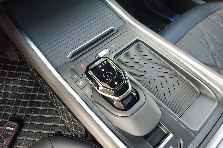 Used Ford Edge 2025 Ford Explorer L 2.0T EcoBoost E-Hybrid Four-Wheel-Drive 7-Seater Supreme Model Gear Lever