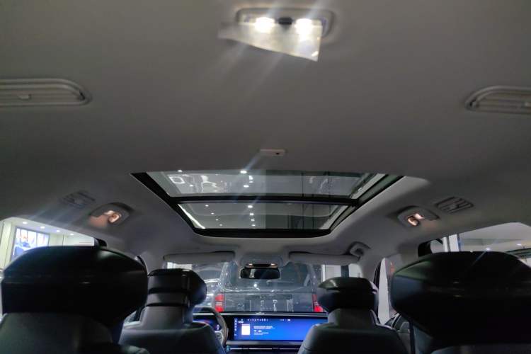 Used Ford Edge 2025 Ford Explorer L 2.0T EcoBoost E-Hybrid Four-Wheel-Drive 7-Seater Supreme Model Headliner