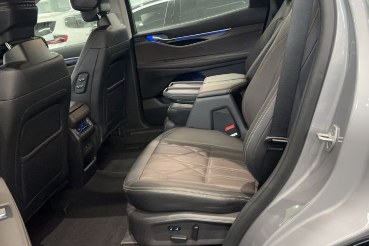 Used Ford Edge 2025 Ford Explorer L 2.0T EcoBoost E-Hybrid Four-Wheel-Drive 7-Seater Supreme Model Interior 1