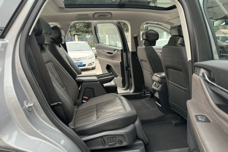 Used Ford Edge 2025 Ford Explorer L 2.0T EcoBoost E-Hybrid Four-Wheel-Drive 7-Seater Supreme Model Interior 10