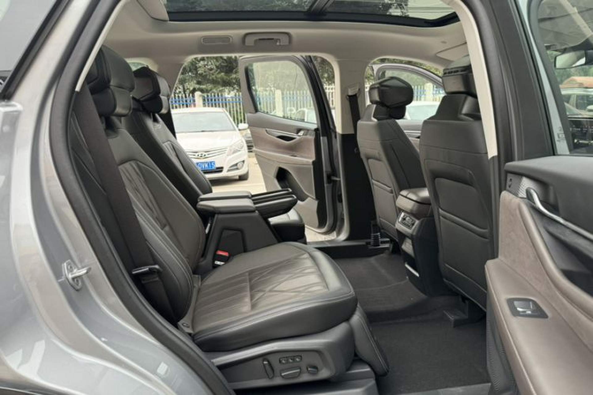 Used Ford Edge 2025 Ford Explorer L 2.0T EcoBoost E-Hybrid Four-Wheel-Drive 7-Seater Supreme Model Interior 10