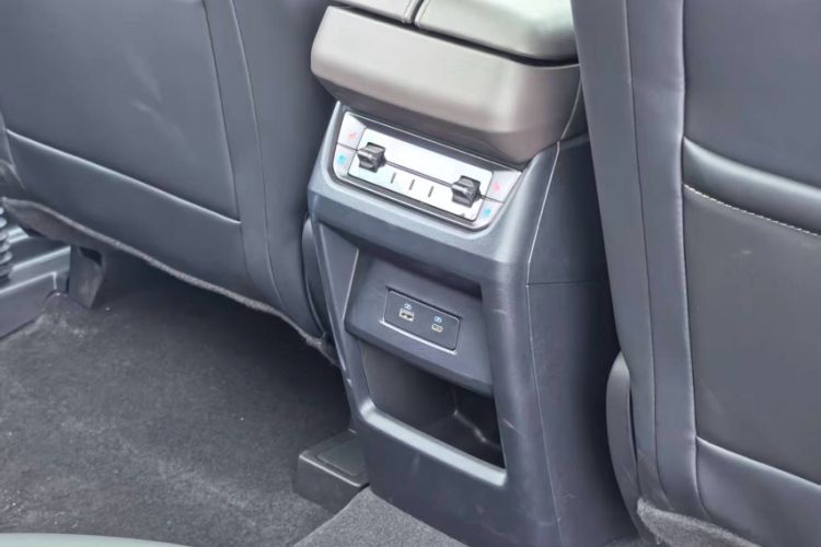 Used Ford Edge 2025 Ford Explorer L 2.0T EcoBoost E-Hybrid Four-Wheel-Drive 7-Seater Supreme Model Interior 10