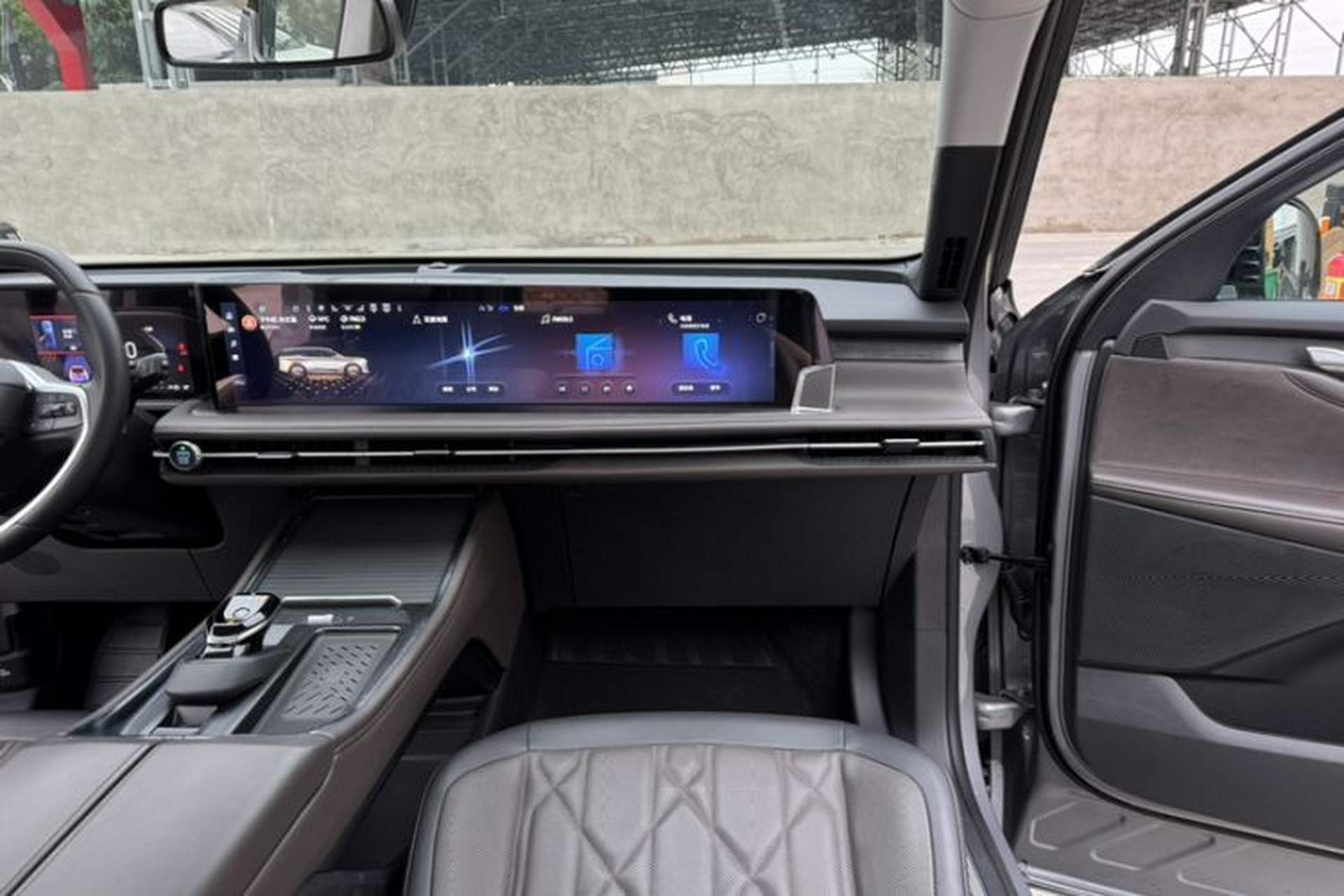 Used Ford Edge 2025 Ford Explorer L 2.0T EcoBoost E-Hybrid Four-Wheel-Drive 7-Seater Supreme Model Interior 11