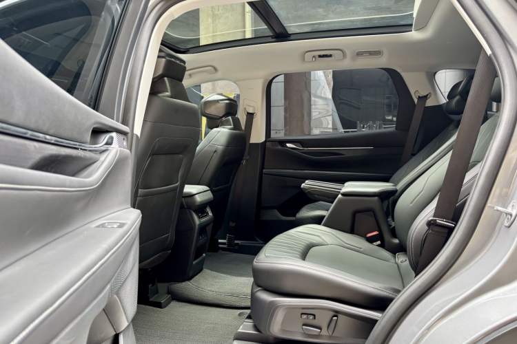 Used Ford Edge 2025 Ford Explorer L 2.0T EcoBoost E-Hybrid Two-Wheel Drive 7-Seater Luxury Model Interior 13