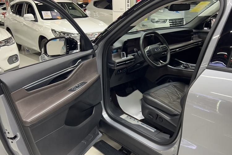 Used Ford Edge 2025 Ford Explorer L 2.0T EcoBoost E-Hybrid Four-Wheel-Drive 7-Seater Supreme Model Interior 2