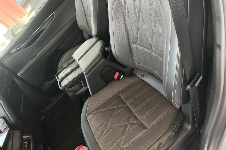 Used Ford Edge 2025 Ford Explorer L 2.0T EcoBoost E-Hybrid Four-Wheel-Drive 7-Seater Supreme Model Interior 2