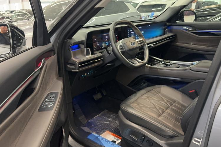 Used Ford Edge 2025 Ford Explorer L 2.0T EcoBoost E-Hybrid Four-Wheel-Drive 7-Seater Supreme Model Interior 2