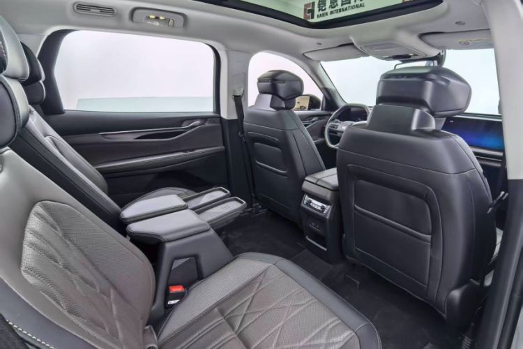 Used Ford Edge 2025 Ford Explorer L 2.0T EcoBoost E-Hybrid Four-Wheel-Drive 7-Seater Supreme Model Interior 2