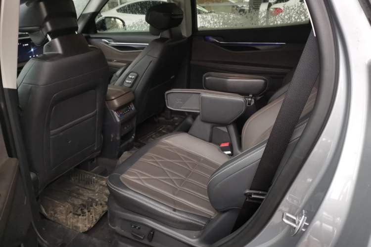 Used Ford Edge 2025 Ford Explorer L 2.0T EcoBoost E-Hybrid Four-Wheel-Drive 7-Seater Supreme Model Interior 4