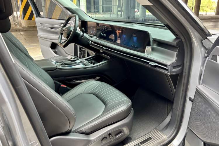 Used Ford Edge 2025 Ford Explorer L 2.0T EcoBoost E-Hybrid Two-Wheel Drive 7-Seater Luxury Model Interior 5