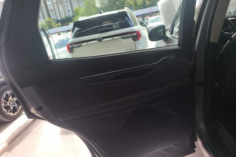 Used Ford Edge 2025 Ford Explorer L 2.0T EcoBoost E-Hybrid Four-Wheel-Drive 7-Seater Supreme Model Interior 6