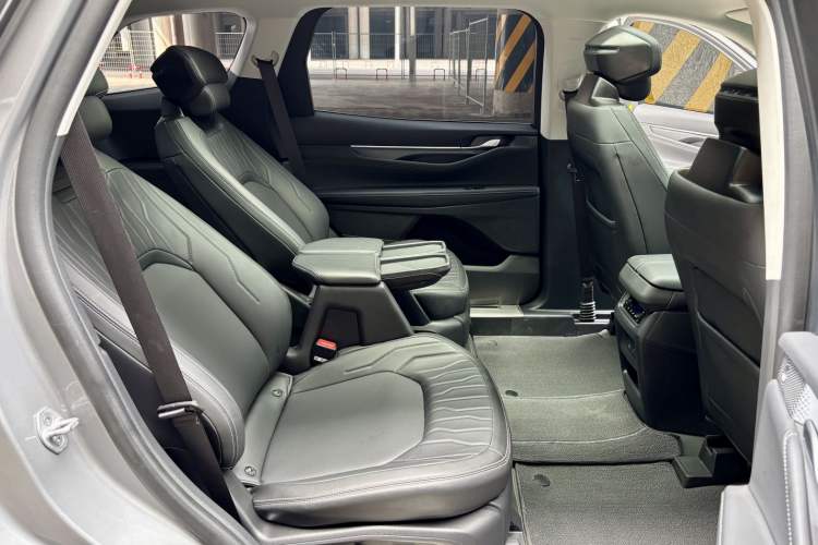 Used Ford Edge 2025 Ford Explorer L 2.0T EcoBoost E-Hybrid Two-Wheel Drive 7-Seater Luxury Model Interior 6