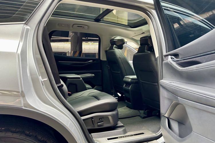 Used Ford Edge 2025 Ford Explorer L 2.0T EcoBoost E-Hybrid Two-Wheel Drive 7-Seater Luxury Model Interior 7