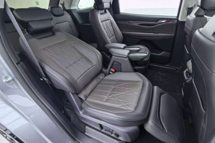 Used Ford Edge 2025 Ford Explorer L 2.0T EcoBoost E-Hybrid Four-Wheel-Drive 7-Seater Supreme Model Interior 9