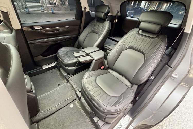 Used Ford Edge 2025 Ford Explorer L 2.0T EcoBoost E-Hybrid Two-Wheel Drive 7-Seater Luxury Model Interior 9
