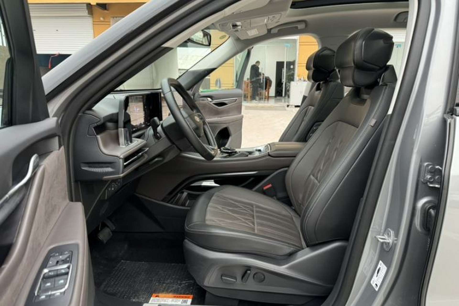 Used Ford Edge 2025 Ford Explorer L 2.0T EcoBoost E-Hybrid Four-Wheel-Drive 7-Seater Supreme Model Left Front Seat