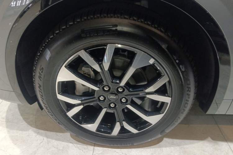 Used Ford Edge 2025 Ford Explorer L 2.0T EcoBoost E-Hybrid Four-Wheel-Drive 7-Seater Supreme Model Left Front Wheel Hub