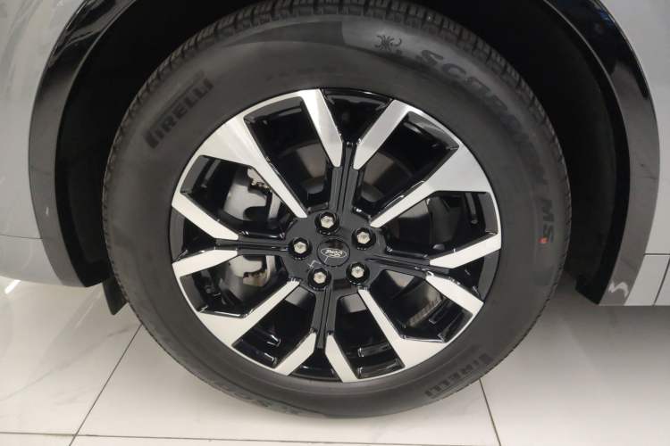 Used Ford Edge 2025 Ford Explorer L 2.0T EcoBoost E-Hybrid Four-Wheel-Drive 7-Seater Supreme Model Left Front Wheel Hub