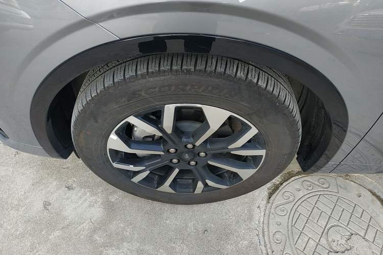 Used Ford Edge 2025 Ford Explorer L 2.0T EcoBoost E-Hybrid Four-Wheel-Drive 7-Seater Supreme Model Left Front Wheel Hub