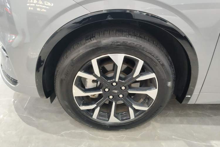 Used Ford Edge 2025 Ford Explorer L 2.0T EcoBoost E-Hybrid Four-Wheel-Drive 7-Seater Supreme Model Left Front Wheel Hub