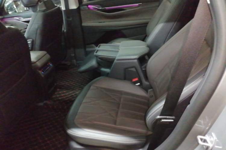 Used Ford Edge 2025 Ford Explorer L 2.0T EcoBoost E-Hybrid Four-Wheel-Drive 7-Seater Supreme Model Left Rear Seat